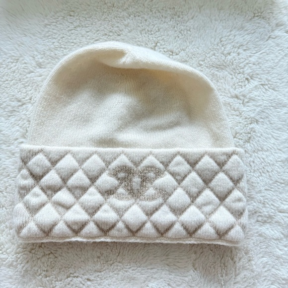 CHANEL women winter cashmere set scarf/ hat Authentic Retail 4500$ - Picture 6 of 10